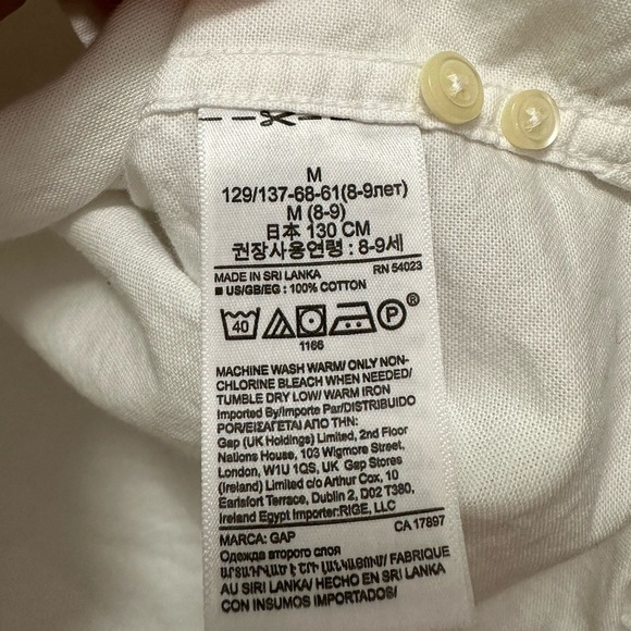 Gap- Kids Uniform Oxford Shirt. Size Medium - Picture 3 of 3